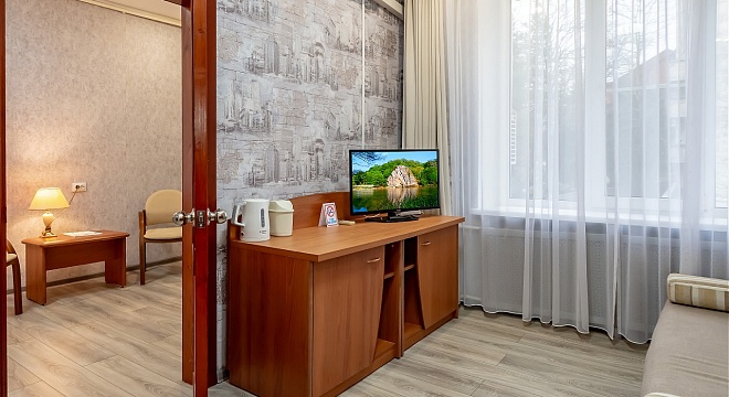 Двухкомнатный двухместный номер "ЛЮКС" (2 этаж)